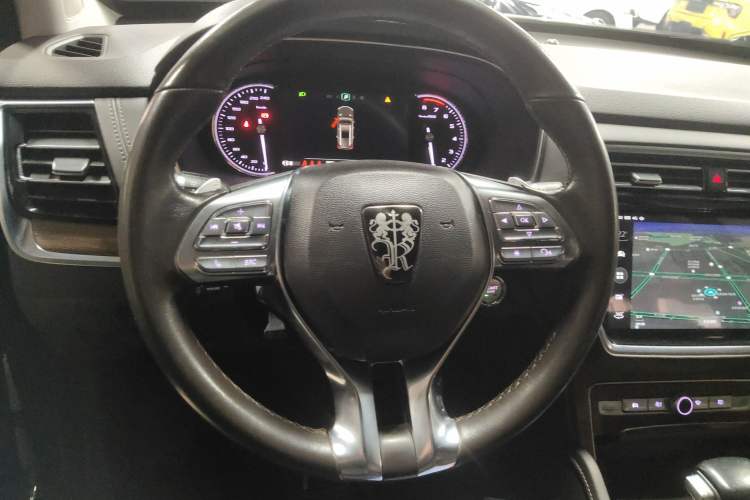 Used Roewe RX8 2019 30T Smart Connectivity Two-Wheel Drive Supreme Flagship Edition Steering Wheel