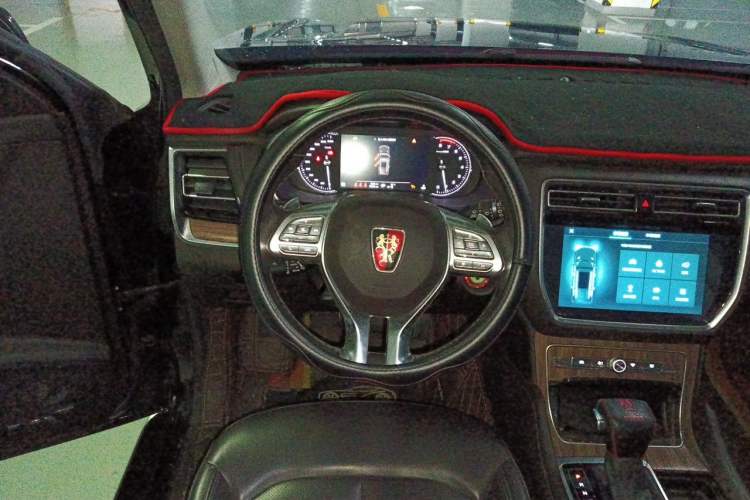 Used Roewe RX8 2019 30T Smart Connectivity Two-Wheel Drive Supreme Flagship Edition Steering Wheel