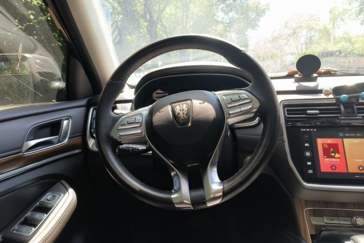 Used Roewe RX8 2019 30T Smart Connectivity Two-Wheel Drive Supreme Flagship Edition Steering Wheel