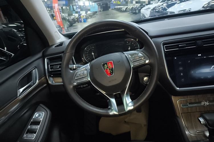 Used Roewe RX8 2019 30T Smart Connectivity Two-Wheel Drive Supreme Flagship Edition Steering Wheel
