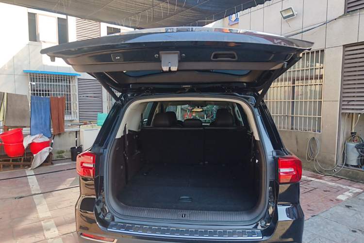 Used Roewe RX8 2019 30T Smart Connectivity Two-Wheel Drive Supreme Flagship Edition Trunk