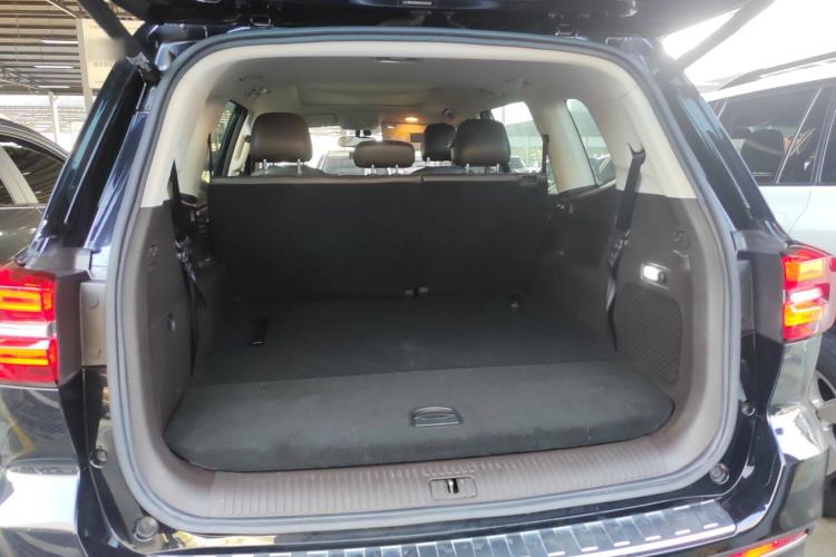 Used Roewe RX8 2019 30T Smart Connectivity Two-Wheel Drive Supreme Flagship Edition Trunk