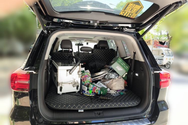 Used Roewe RX8 2019 30T Smart Connectivity Two-Wheel Drive Supreme Flagship Edition Trunk