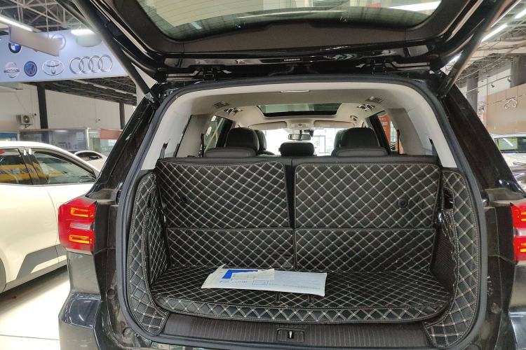 Used Roewe RX8 2019 30T Smart Connectivity Two-Wheel Drive Supreme Flagship Edition Trunk
