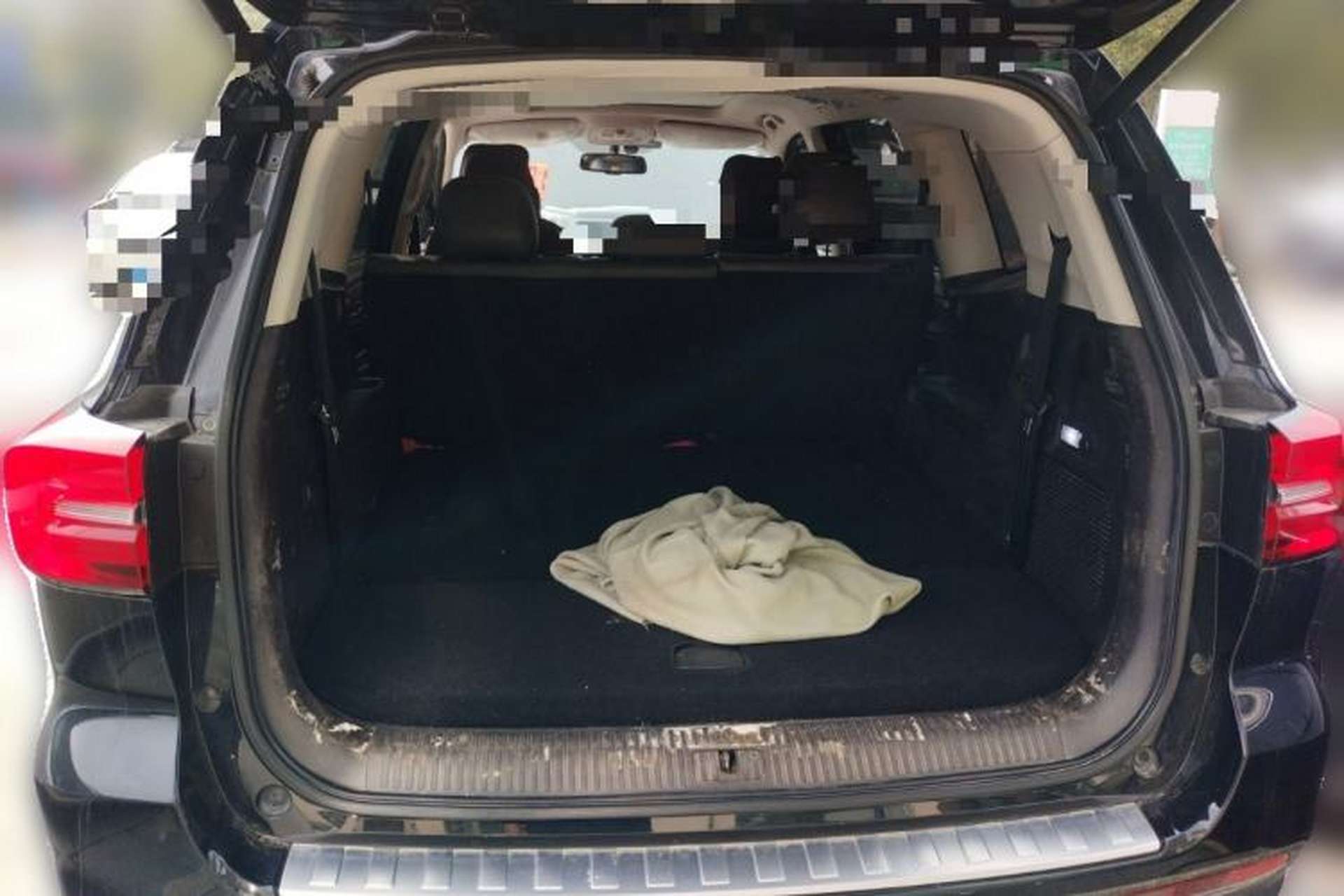 Used Roewe RX8 2019 30T Smart Connectivity Four-Wheel Drive Supreme Flagship Edition Trunk