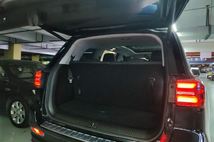 Used Roewe RX8 2019 30T Smart Connectivity Two-Wheel Drive Supreme Flagship Edition Trunk