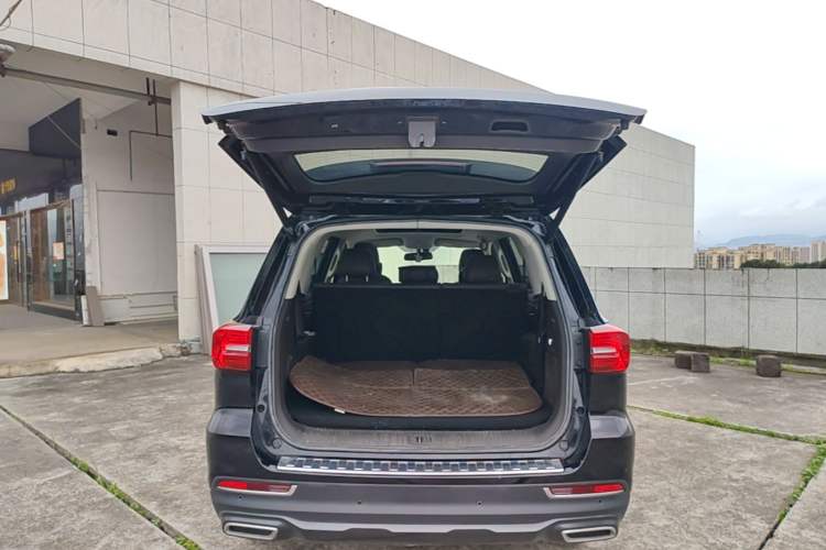 Used Roewe RX8 2019 30T Smart Connectivity Two-Wheel Drive Supreme Flagship Edition Trunk