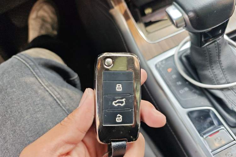 Used Roewe RX8 2019 30T Smart Connectivity Two-Wheel Drive Supreme Flagship Edition Vehicle Key