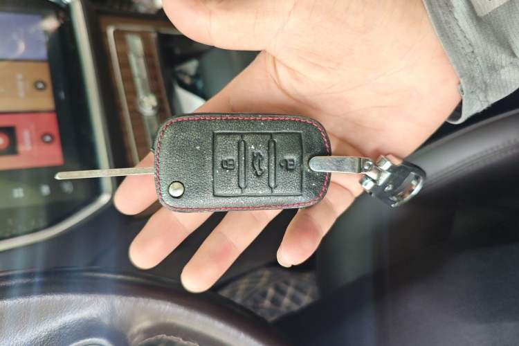 Used Roewe RX8 2019 30T Smart Connectivity Two-Wheel Drive Supreme Flagship Edition Vehicle Key