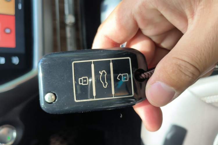 Used Roewe RX8 2019 30T Smart Connectivity Two-Wheel Drive Supreme Flagship Edition Vehicle Key