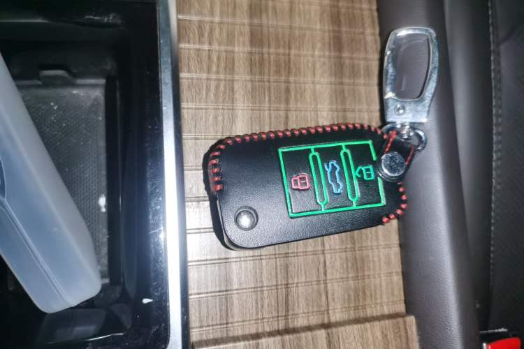 Used Roewe RX8 2019 30T Smart Connectivity Two-Wheel Drive Supreme Flagship Edition Vehicle Key