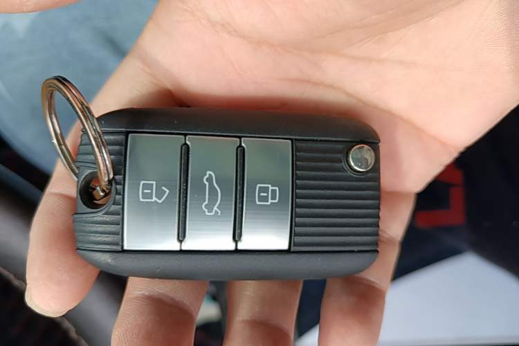 Used Roewe RX8 2019 30T Smart Connectivity Two-Wheel Drive Supreme Flagship Edition Vehicle Key