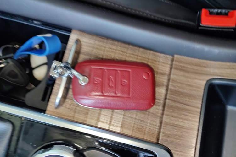 Used Roewe RX8 2019 30T Smart Connectivity Four-Wheel Drive Supreme Flagship Edition Vehicle Key