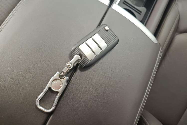Used Roewe RX8 2019 30T Smart Connectivity Two-Wheel Drive Supreme Flagship Edition Vehicle Key