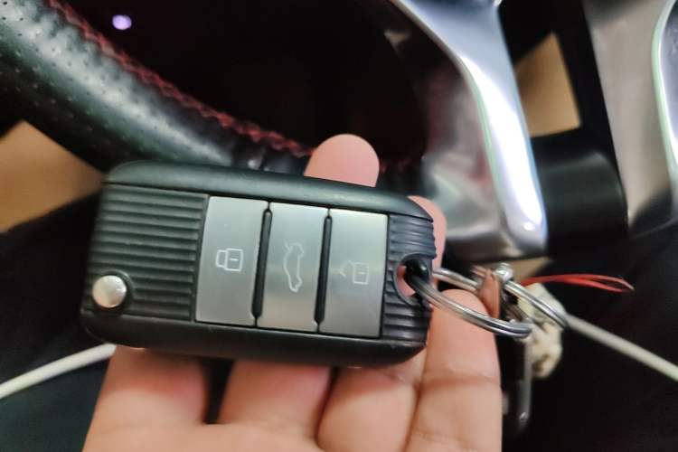 Used Roewe RX8 2019 30T Smart Connectivity Two-Wheel Drive Supreme Flagship Edition Vehicle Key