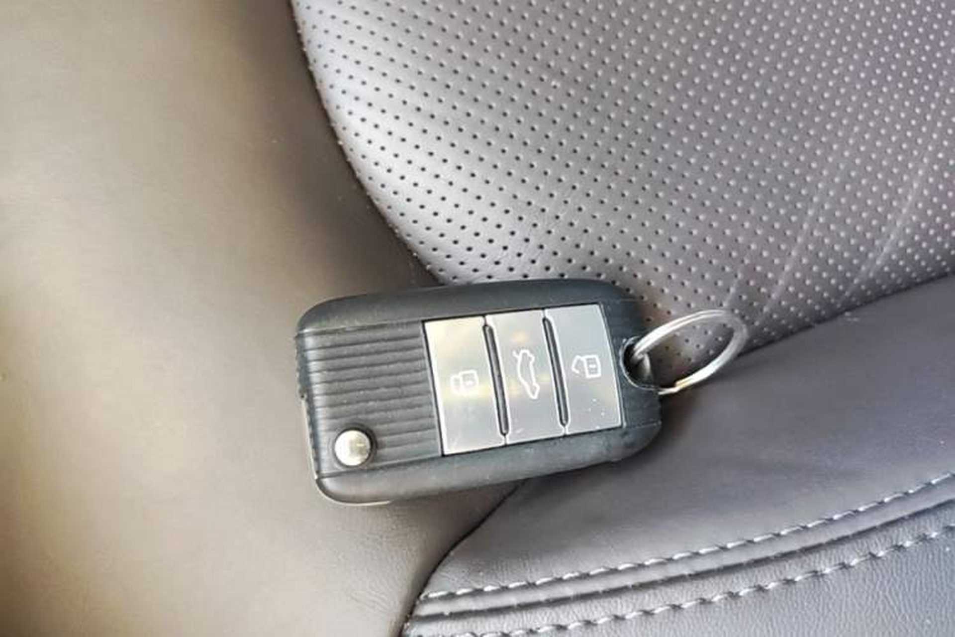Used Roewe RX8 2019 30T Smart Connectivity Two-Wheel Drive Supreme Flagship Edition Vehicle Key