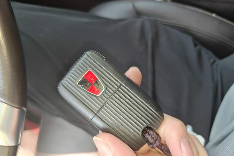 Used Roewe RX8 2019 30T Smart Connectivity Four-Wheel Drive Supreme Flagship Edition Vehicle Key