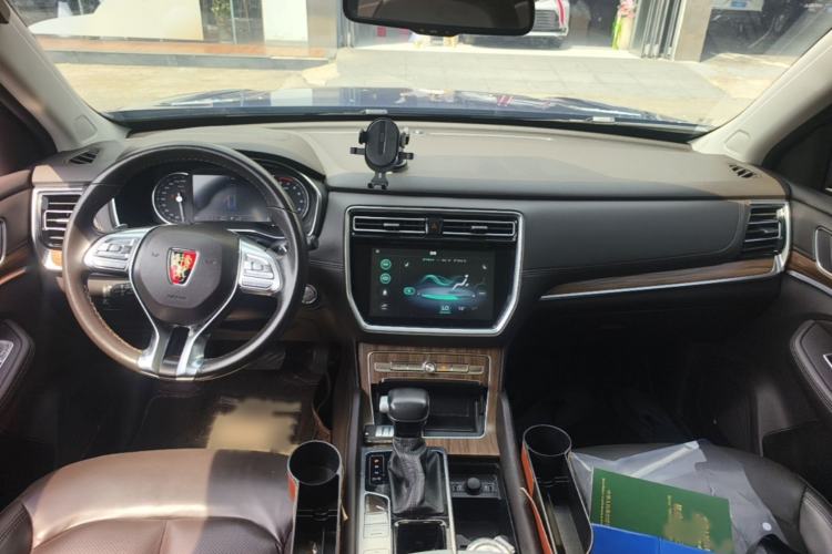 Used Roewe RX8 2019 30T Smart Connectivity Two-Wheel Drive Supreme Flagship Edition Interior 2