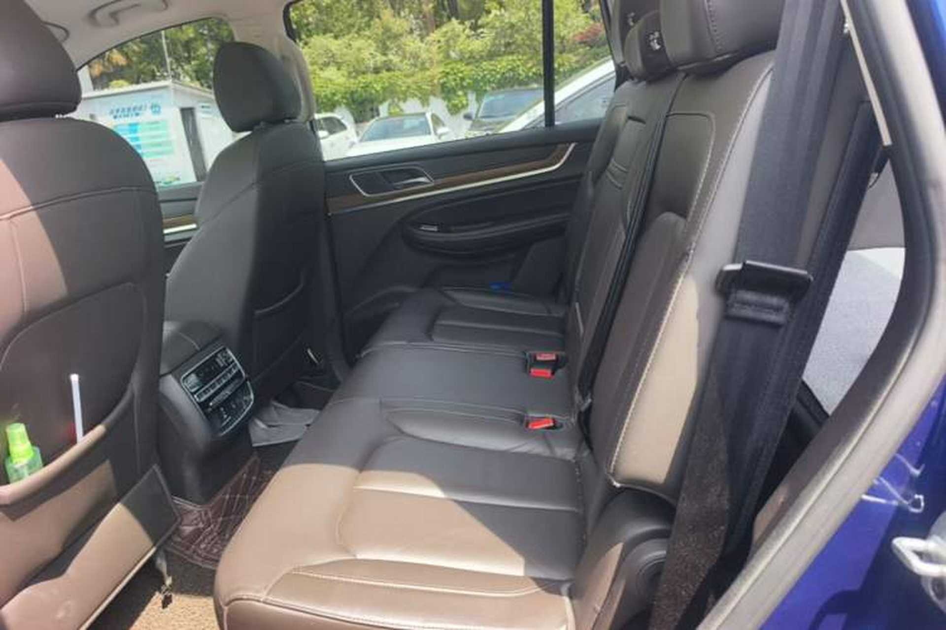 Used Roewe RX8 2019 30T Smart Connectivity Two-Wheel Drive Supreme Flagship Edition Interior 4