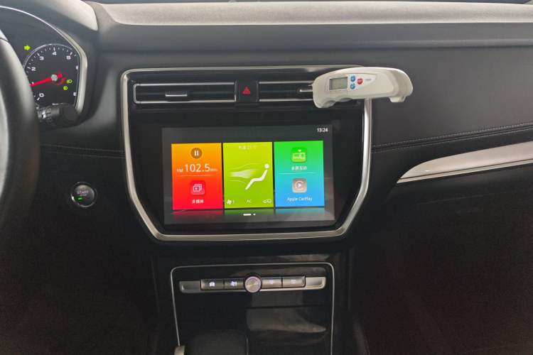 Used Roewe RX8 2019 30T Two-Wheel Drive Supreme Flagship Edition Audio And AC Panel
