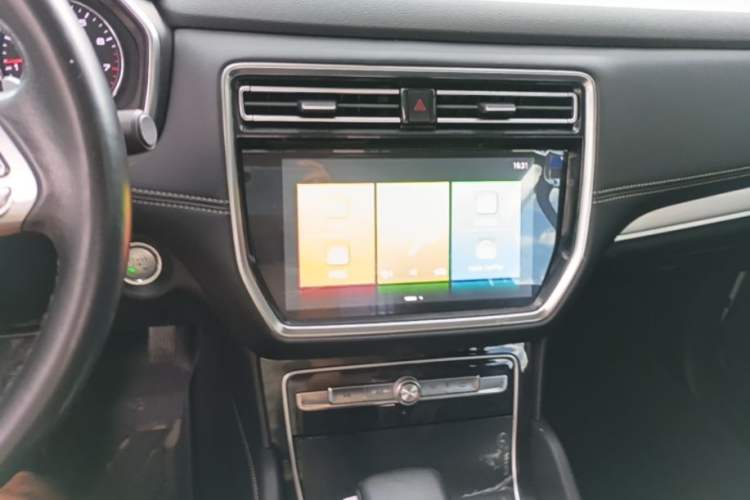 Used Roewe RX8 2019 30T Two-Wheel Drive Supreme Flagship Edition Audio And AC Panel