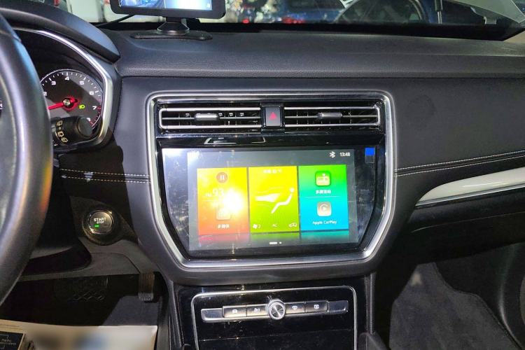 Used Roewe RX8 2019 30T Two-Wheel Drive Supreme Flagship Edition Audio And AC Panel