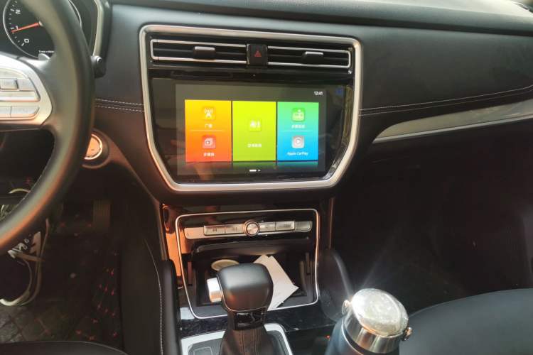 Used Roewe RX8 2019 30T Two-Wheel Drive Supreme Flagship Edition Audio And AC Panel