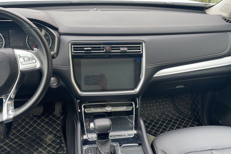 Used Roewe RX8 2019 30T Two-Wheel Drive Supreme Flagship Edition Audio And AC Panel