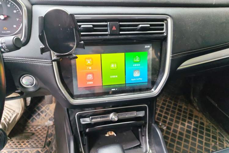 Used Roewe RX8 2019 30T Two-Wheel Drive Supreme Flagship Edition Audio And AC Panel
