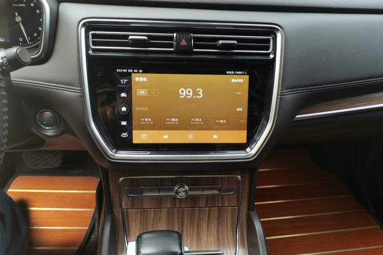 Used Roewe RX8 2019 30T Smart Connectivity All-Wheel Drive Supreme Edition Audio And AC Panel