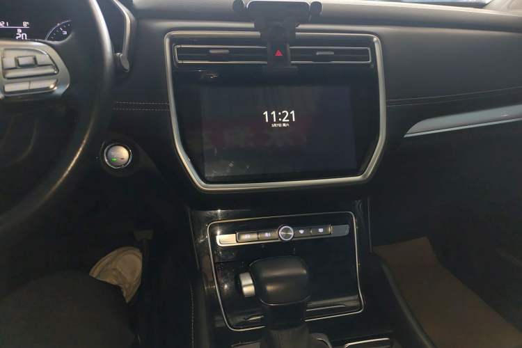 Used Roewe RX8 2019 30T Two-Wheel Drive Supreme Flagship Edition Audio And AC Panel