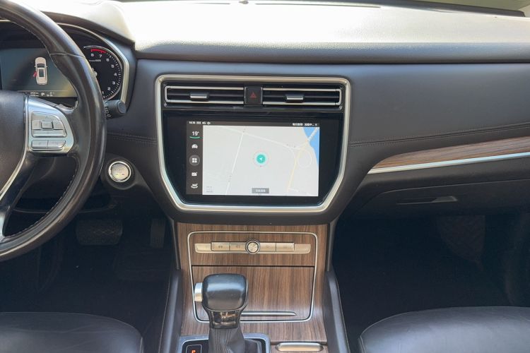 Used Roewe RX8 2019 30T Smart Connectivity Two-Wheel Drive Supreme Flagship Edition Audio And AC Panel