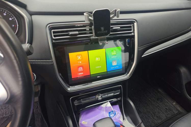 Used Roewe RX8 2019 30T Two-Wheel Drive Supreme Flagship Edition Audio And AC Panel