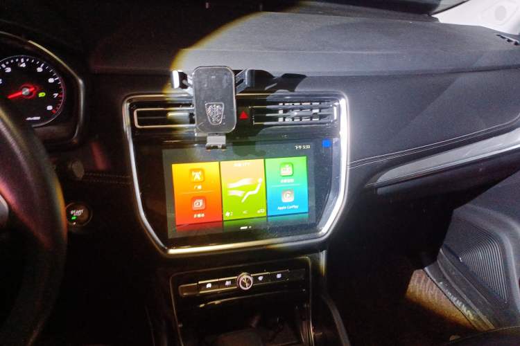 Used Roewe RX8 2019 30T Two-Wheel Drive Supreme Flagship Edition Audio And AC Panel