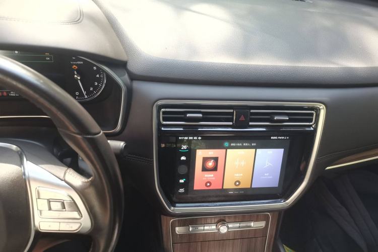 Used Roewe RX8 2019 30T Smart Connectivity Two-Wheel Drive Supreme Flagship Edition Audio And AC Panel