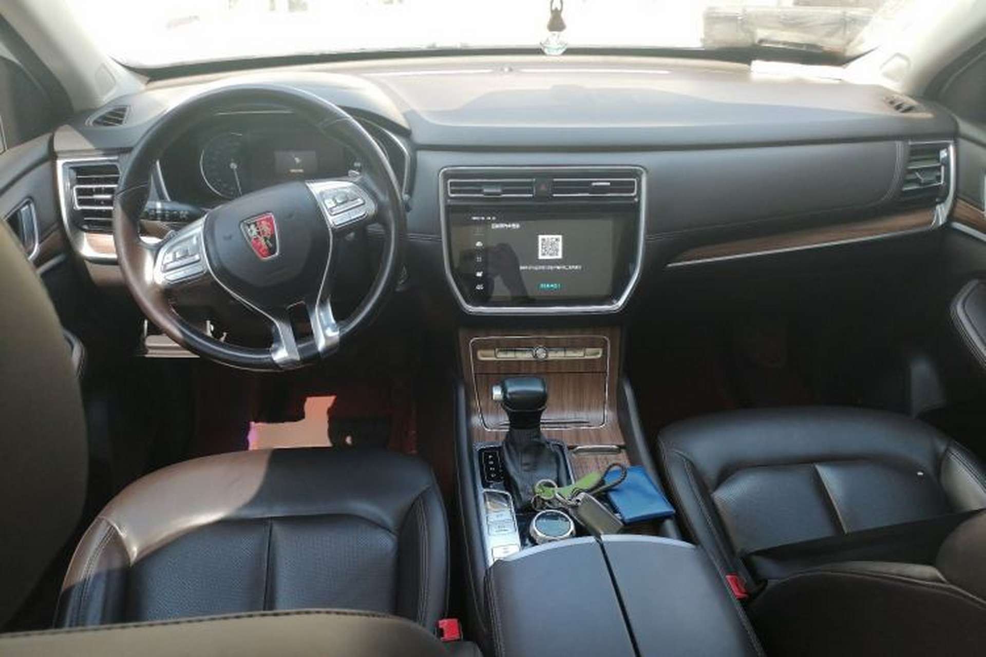 Used Roewe RX8 2019 30T Smart Connectivity Four-Wheel Drive Supreme Flagship Edition Center Console