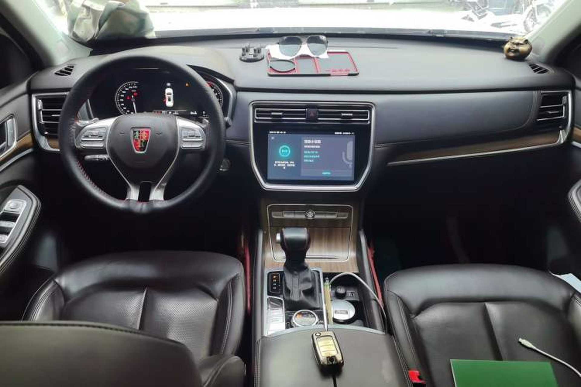 Used Roewe RX8 2019 30T Smart Connectivity Four-Wheel Drive Supreme Flagship Edition Center Console