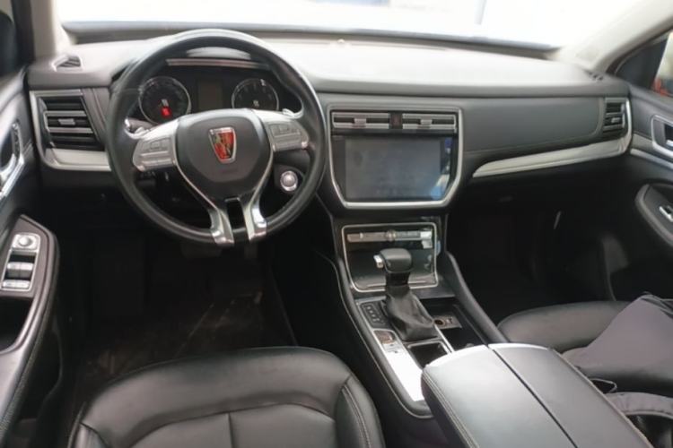 Used Roewe RX8 2019 30T Two-Wheel Drive Supreme Flagship Edition Center Console
