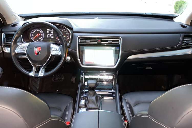 Used Roewe RX8 2019 30T Two-Wheel Drive Supreme Flagship Edition Center Console