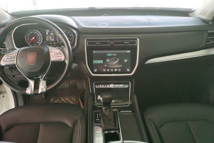 Used Roewe RX8 2019 30T Smart Connectivity Two-Wheel Drive Supreme Flagship Edition Center Console