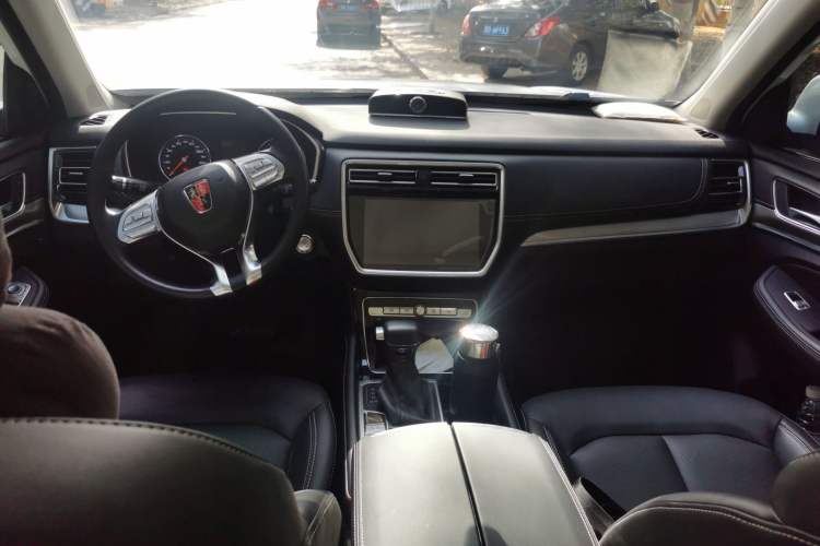 Used Roewe RX8 2019 30T Two-Wheel Drive Supreme Flagship Edition Center Console