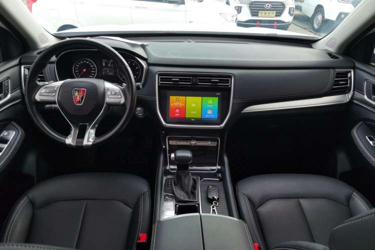 Used Roewe RX8 2019 30T Two-Wheel Drive Supreme Flagship Edition Center Console