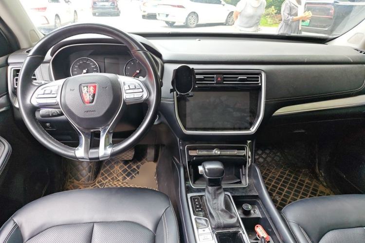 Used Roewe RX8 2019 30T Two-Wheel Drive Supreme Flagship Edition Center Console
