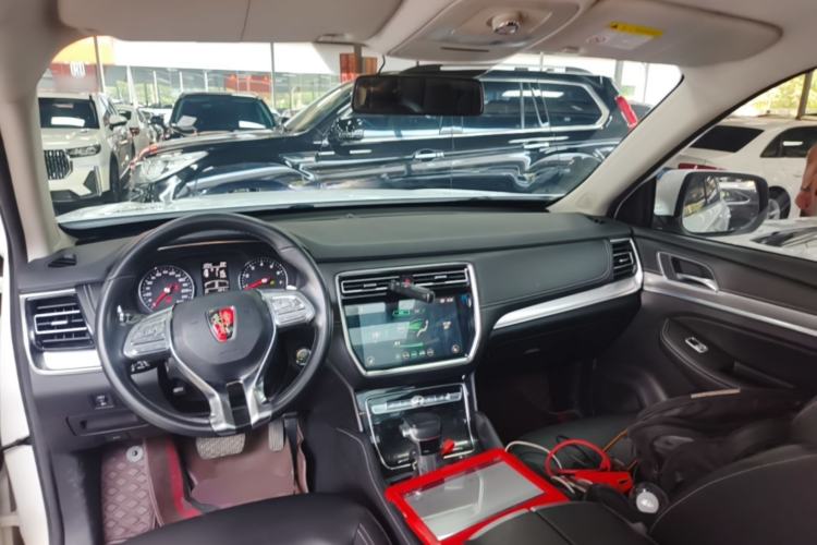 Used Roewe RX8 2019 30T Two-Wheel Drive Supreme Flagship Edition Center Console