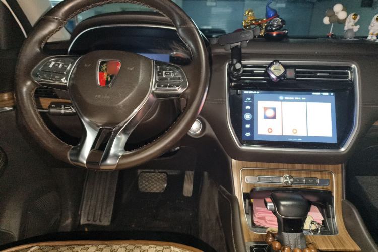 Used Roewe RX8 2019 30T Smart Connectivity Four-Wheel Drive Supreme Flagship Edition Center Console