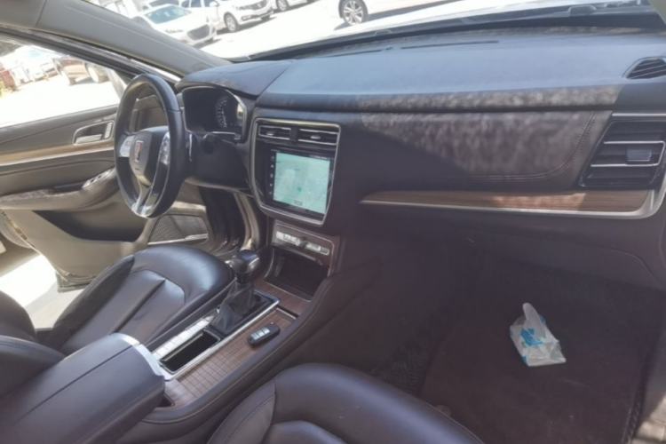 Used Roewe RX8 2019 30T Smart Connectivity Two-Wheel Drive Supreme Flagship Edition Center Console