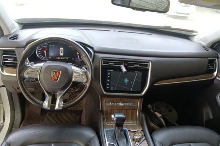 Used Roewe RX8 2019 30T Smart Connectivity Two-Wheel Drive Supreme Flagship Edition Center Console