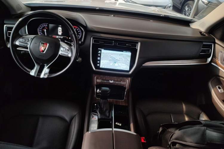 Used Roewe RX8 2019 30T Smart Connectivity Two-Wheel Drive Supreme Flagship Edition Center Console