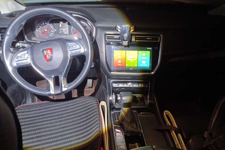 Used Roewe RX8 2019 30T Two-Wheel Drive Supreme Flagship Edition Center Console