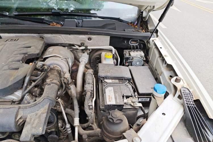 Used Roewe RX8 2019 30T Two-Wheel Drive Supreme Flagship Edition Engine Bay Left